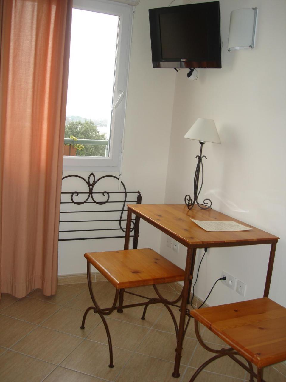 Hotel Restaurant Le Gardon - Pont Du Gard Collias Eksteriør billede