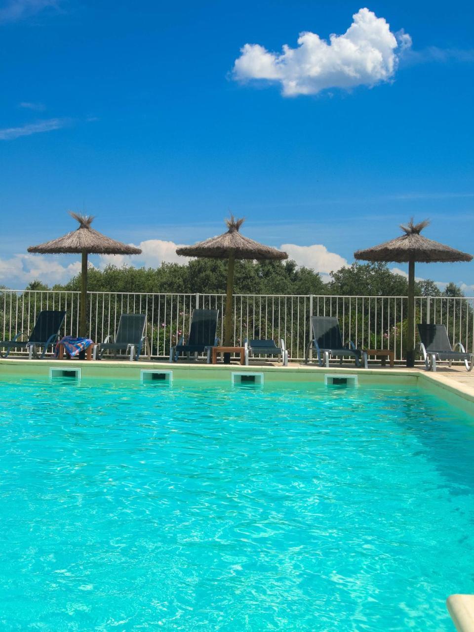 Hotel Restaurant Le Gardon - Pont Du Gard Collias Eksteriør billede